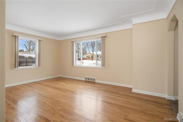 Builiding view four for 242 Preston, Waterford, MI. 48328