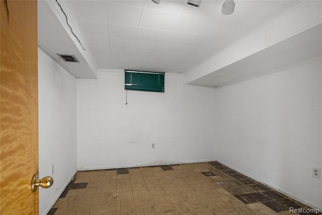 Builiding view nineteen for 242 Preston, Waterford, MI. 48328