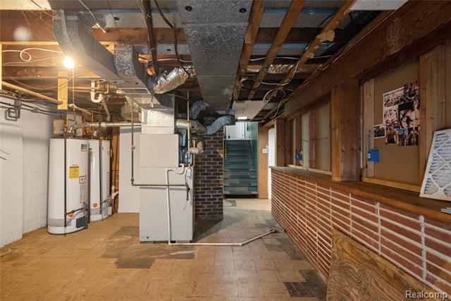 Builiding view seventeen for 242 Preston, Waterford, MI. 48328