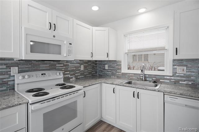 Builiding view six for 242 Preston, Waterford, MI. 48328