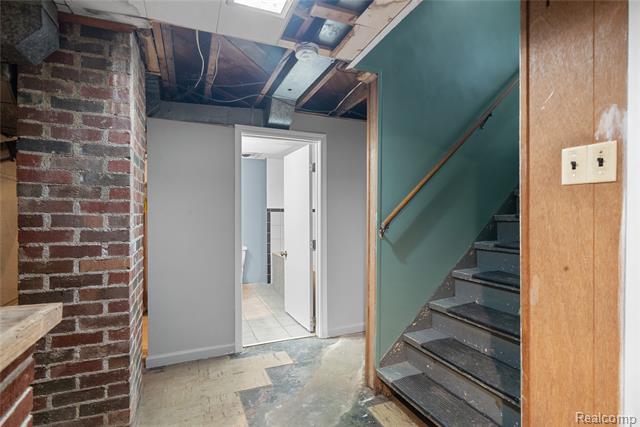 Builiding view twenty for 242 Preston, Waterford, MI. 48328