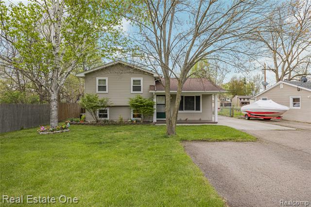 front view for 537 Woodbridge Cir, Waterford, Mi. 48327