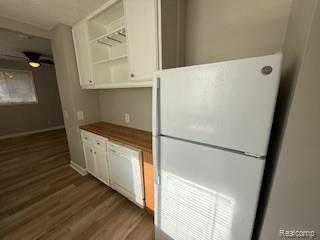 Builiding view eight for 229 Rustic, White Lake, MI. 48386