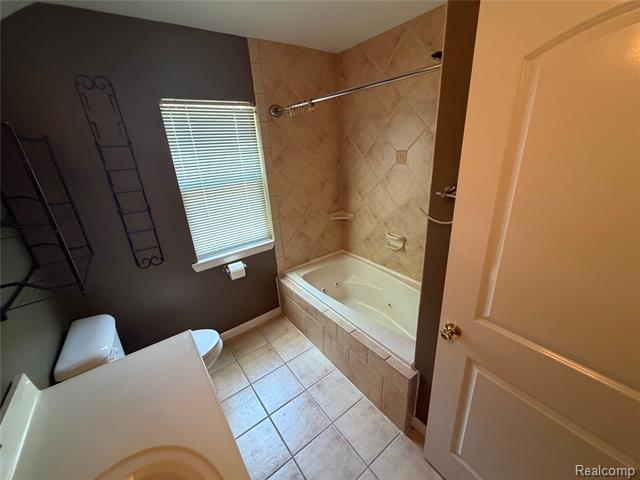 Builiding view fourteen for 47 Osceola, Pontiac, MI. 48341