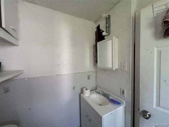 Builiding view nine for 40 Dwight, Pontiac, MI. 48341