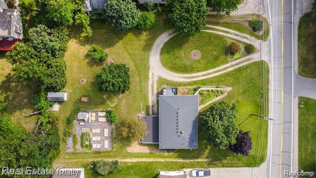 Builiding view forty eight for 331 Lochaven, Waterford, MI. 48327