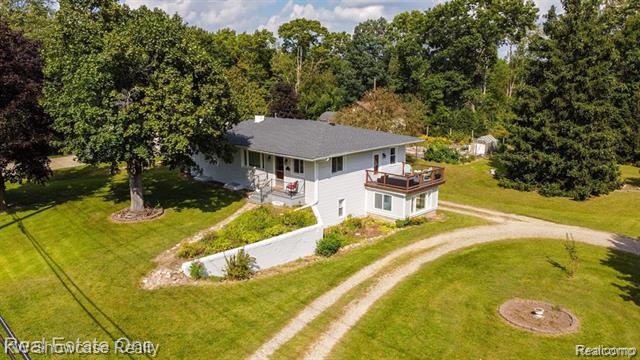 Builiding view forty nine for 331 Lochaven, Waterford, MI. 48327
