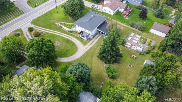 Builiding view forty six for 331 Lochaven, Waterford, MI. 48327
