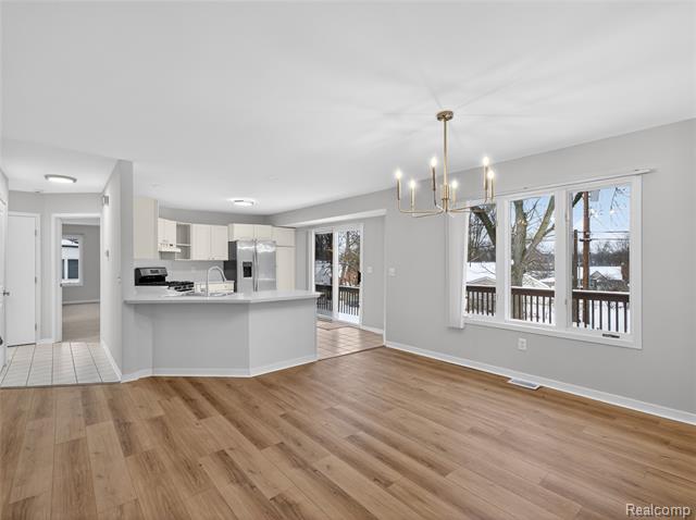 Builiding view five for 3039 Edgefield, Waterford, MI. 48328