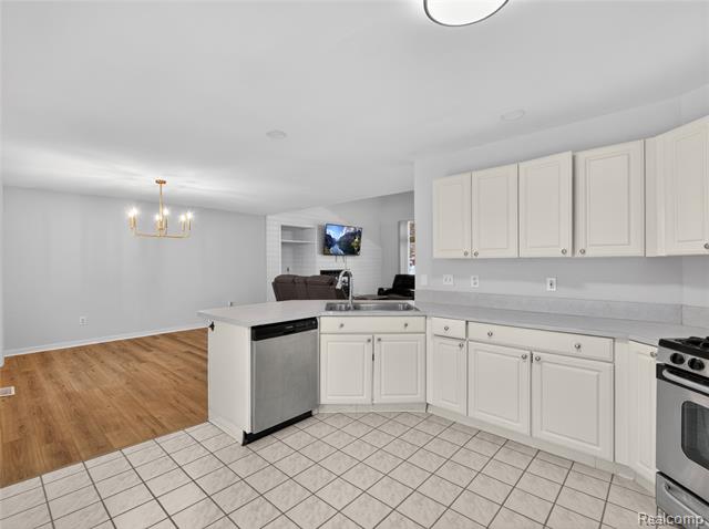 Builiding view four for 3039 Edgefield, Waterford, MI. 48328