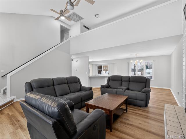 Builiding view thirteen for 3039 Edgefield, Waterford, MI. 48328