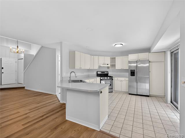 Builiding view three for 3039 Edgefield, Waterford, MI. 48328