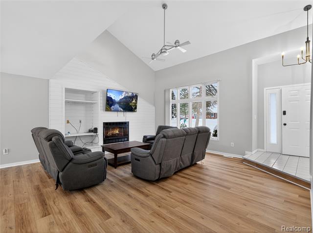 Builiding view twelve for 3039 Edgefield, Waterford, MI. 48328