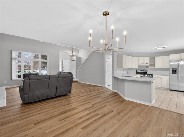 Builiding view two for 3039 Edgefield, Waterford, MI. 48328