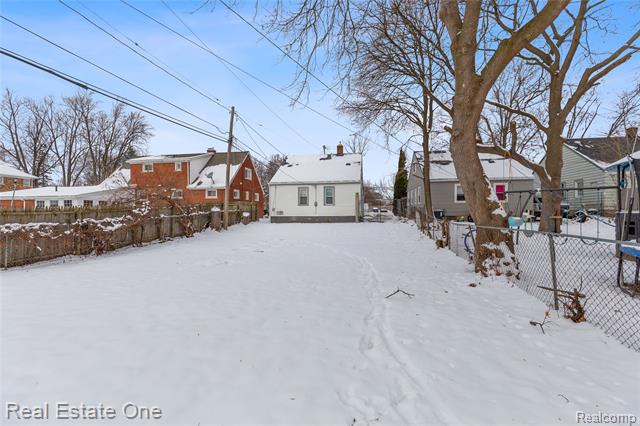 Builiding view fifteen for 305 Liberty, Pontiac, MI. 48341