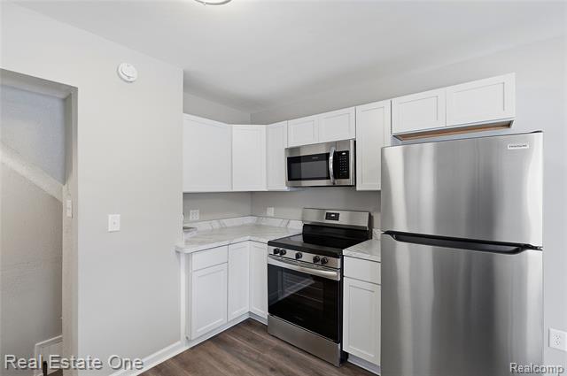 Builiding view five for 305 Liberty, Pontiac, MI. 48341