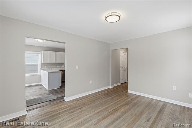 Builiding view seven for 305 Liberty, Pontiac, MI. 48341