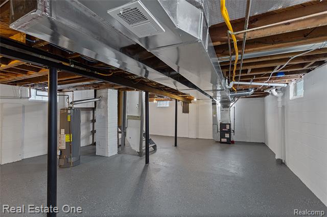 Builiding view seventeen for 305 Liberty, Pontiac, MI. 48341