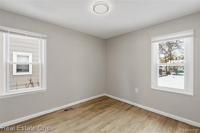 Builiding view ten for 305 Liberty, Pontiac, MI. 48341