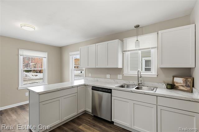 Builiding view three for 305 Liberty, Pontiac, MI. 48341