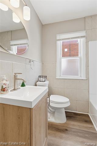 Builiding view twelve for 305 Liberty, Pontiac, MI. 48341