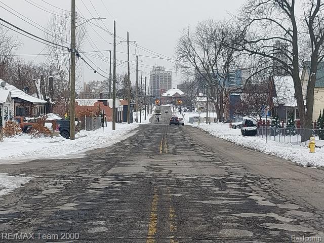 Builiding view five for 309 E Pike, Pontiac, MI. 48342