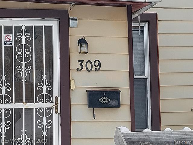 Builiding view three for 309 E Pike, Pontiac, MI. 48342