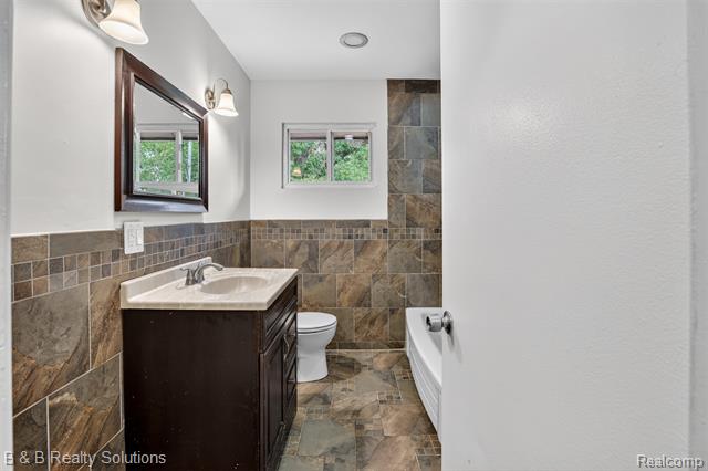 Builiding view fifteen for 271 S Williams Lake, Waterford, MI. 48327