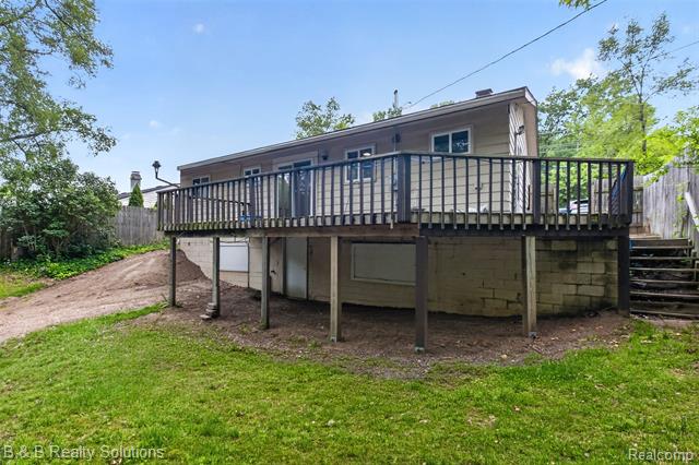 Builiding view twenty three for 271 S Williams Lake, Waterford, MI. 48327