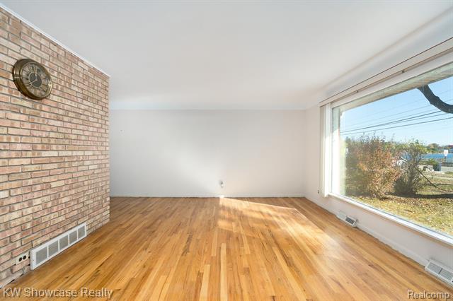 Builiding view eighteen for 5274 Cooley Lake, Waterford, MI. 48327