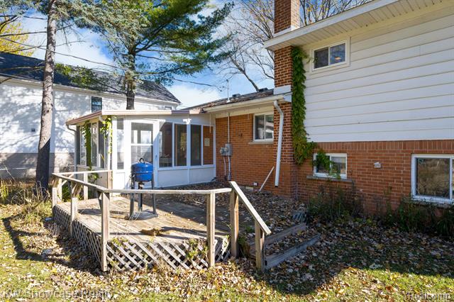 Builiding view eleven for 5274 Cooley Lake, Waterford, MI. 48327