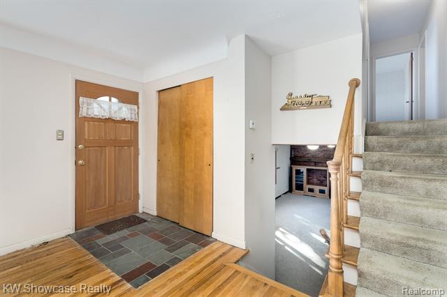 Builiding view fifteen for 5274 Cooley Lake, Waterford, MI. 48327