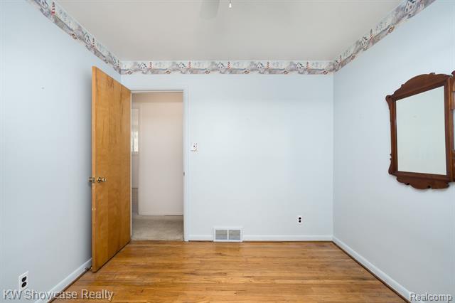 Builiding view forty one for 5274 Cooley Lake, Waterford, MI. 48327