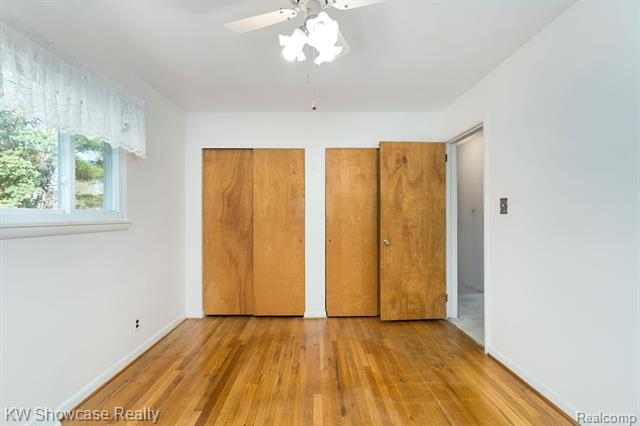 Builiding view forty seven for 5274 Cooley Lake, Waterford, MI. 48327