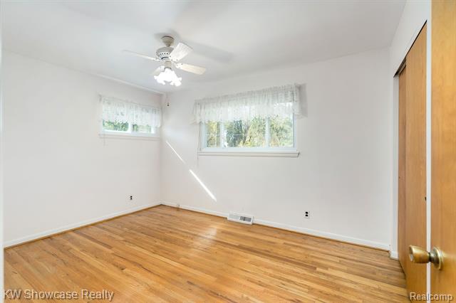 Builiding view forty six for 5274 Cooley Lake, Waterford, MI. 48327