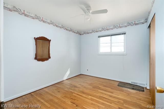 Builiding view forty for 5274 Cooley Lake, Waterford, MI. 48327