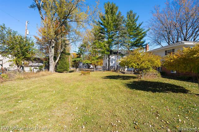 Builiding view fourteen for 5274 Cooley Lake, Waterford, MI. 48327