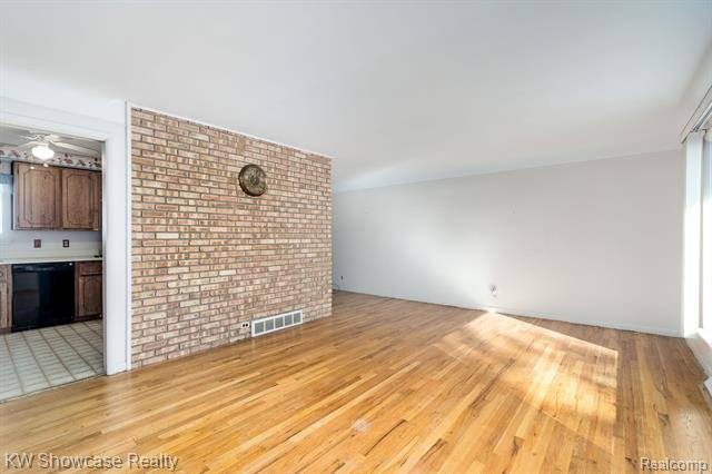 Builiding view nineteen for 5274 Cooley Lake, Waterford, MI. 48327