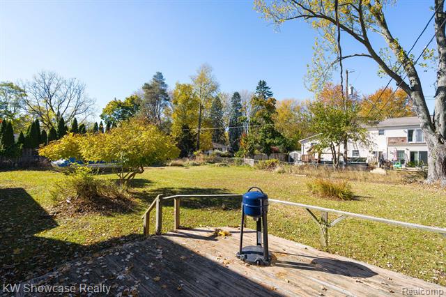 Builiding view thirteen for 5274 Cooley Lake, Waterford, MI. 48327