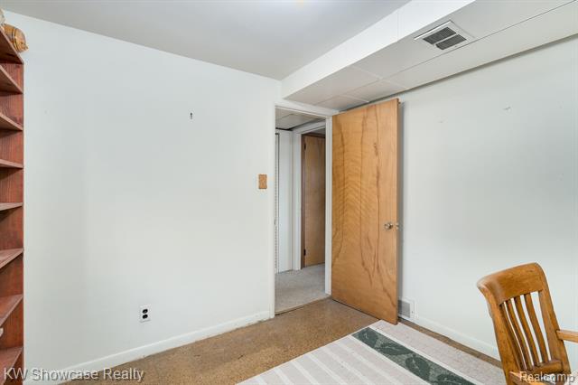 Builiding view thirty eight for 5274 Cooley Lake, Waterford, MI. 48327