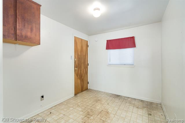 Builiding view thirty five for 5274 Cooley Lake, Waterford, MI. 48327