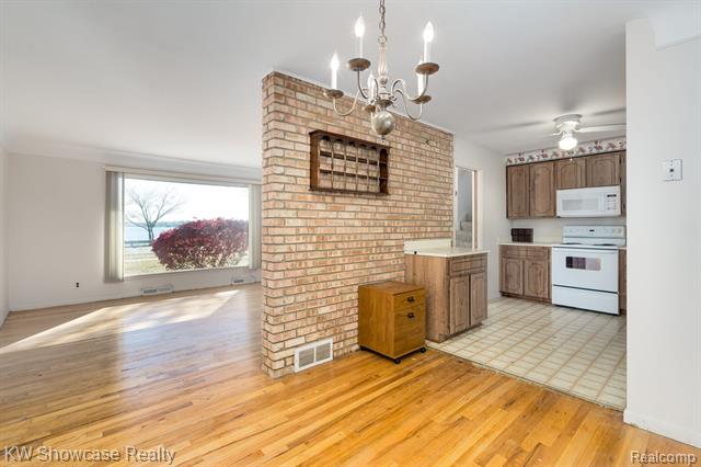 Builiding view twenty four for 5274 Cooley Lake, Waterford, MI. 48327