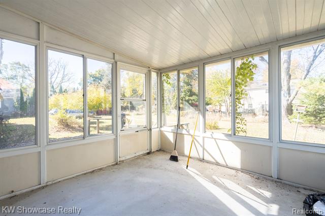 Builiding view twenty two for 5274 Cooley Lake, Waterford, MI. 48327