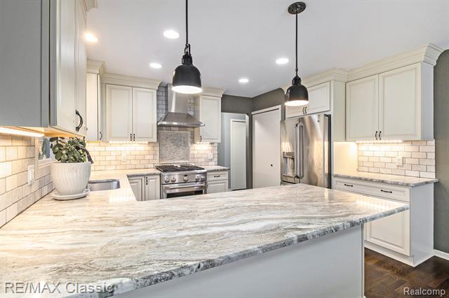 Builiding view nine for 8789 El Dorado, White Lake, MI. 48386