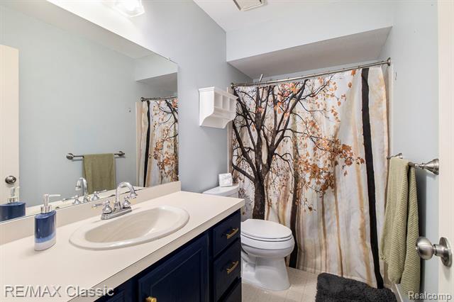 Builiding view nineteen for 8789 El Dorado, White Lake, MI. 48386