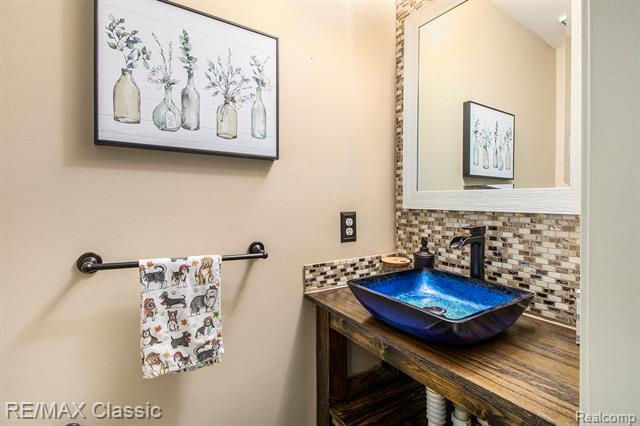 Builiding view twelve for 8789 El Dorado, White Lake, MI. 48386