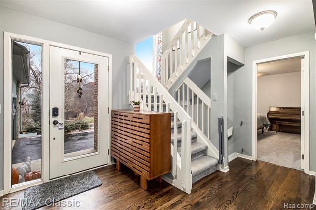 Builiding view two for 8789 El Dorado, White Lake, MI. 48386