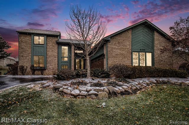 front view for 8789 El Dorado Dr, White Lake, Mi. 48386