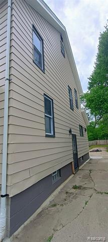 Builiding view thirty five for 131 Mark, Pontiac, MI. 48341
