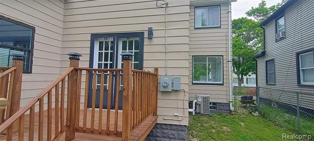 Builiding view thirty four for 131 Mark, Pontiac, MI. 48341